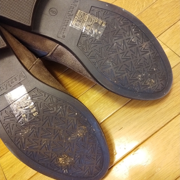 Chelsea Flat Ankle Booties - Picture 11 of 13